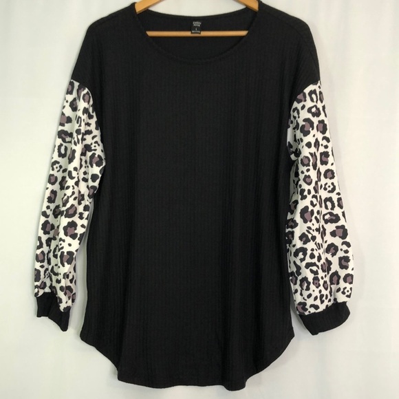 Emery Rose Woman Long Sleeve Black Animal Print Round Neckline Top Size L - Picture 1 of 11